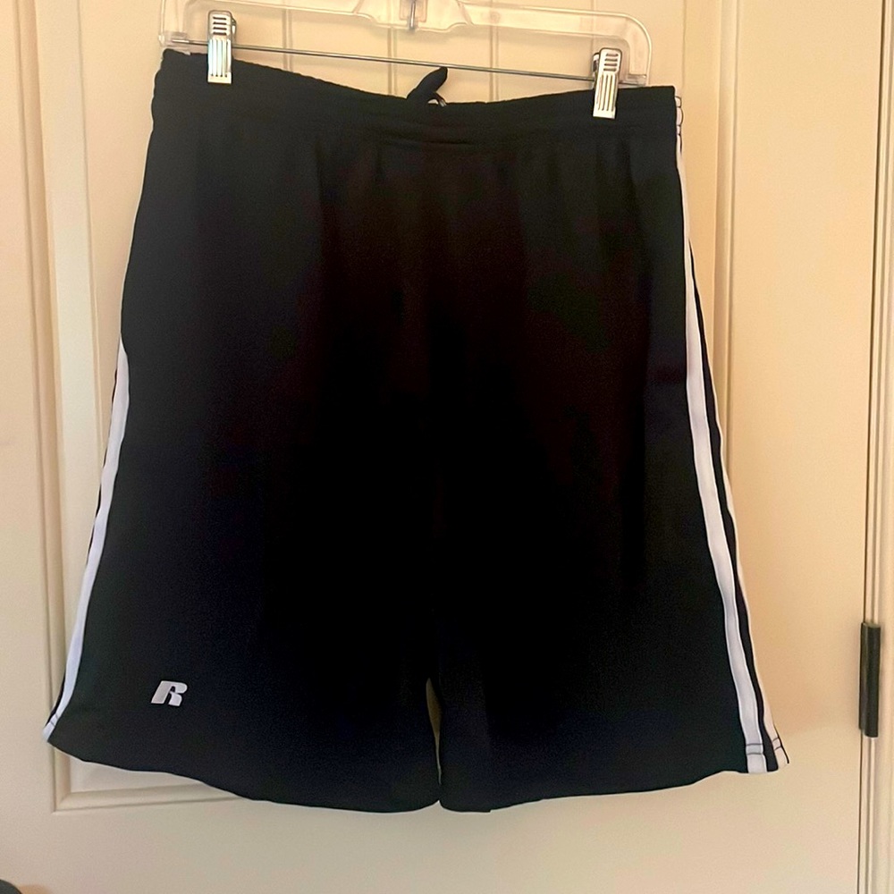 Shorts with dual stripes and pockets